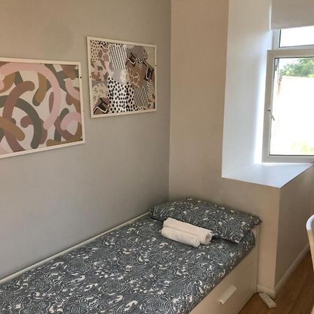 Single Bedrooms With Wifi And Underbed 10 Londra Esterno foto