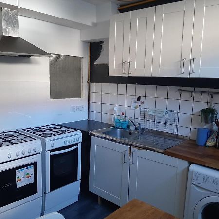 Single Bedrooms With Wifi And Underbed 10 Londra Esterno foto
