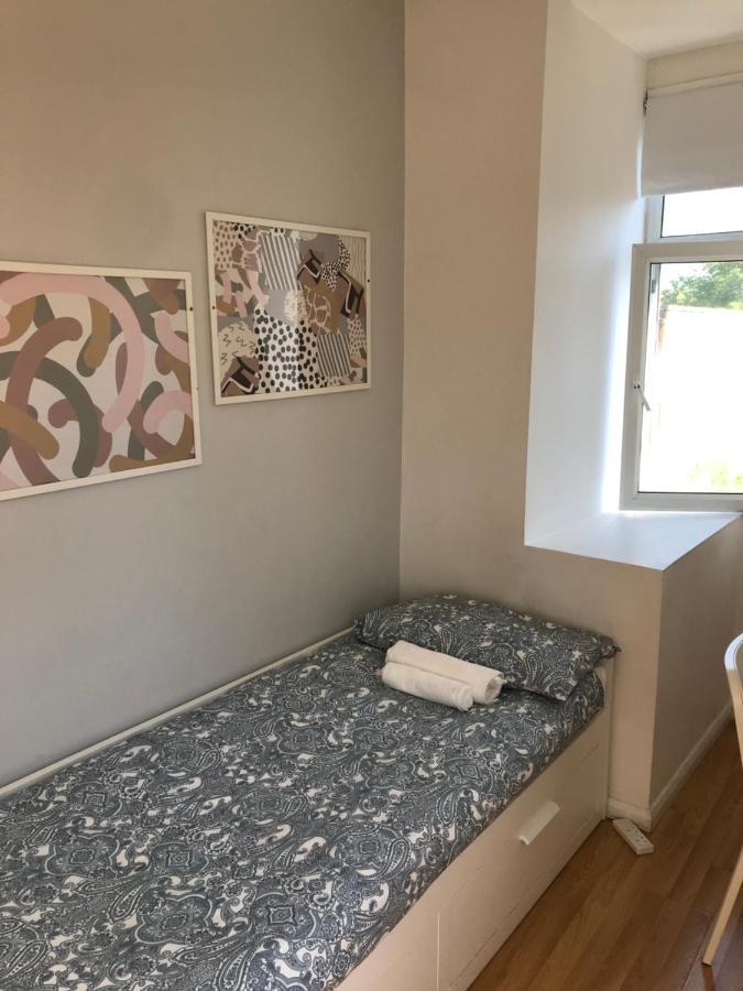 Single Bedrooms With Wifi And Underbed 10 Londra Esterno foto