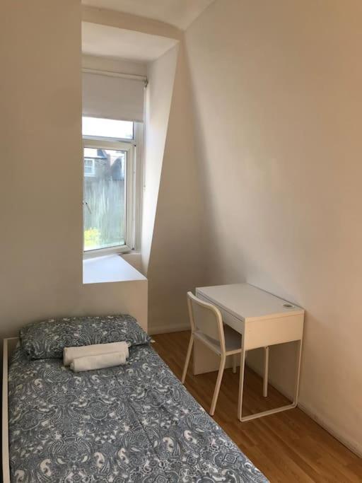 Single Bedrooms With Wifi And Underbed 10 Londra Esterno foto
