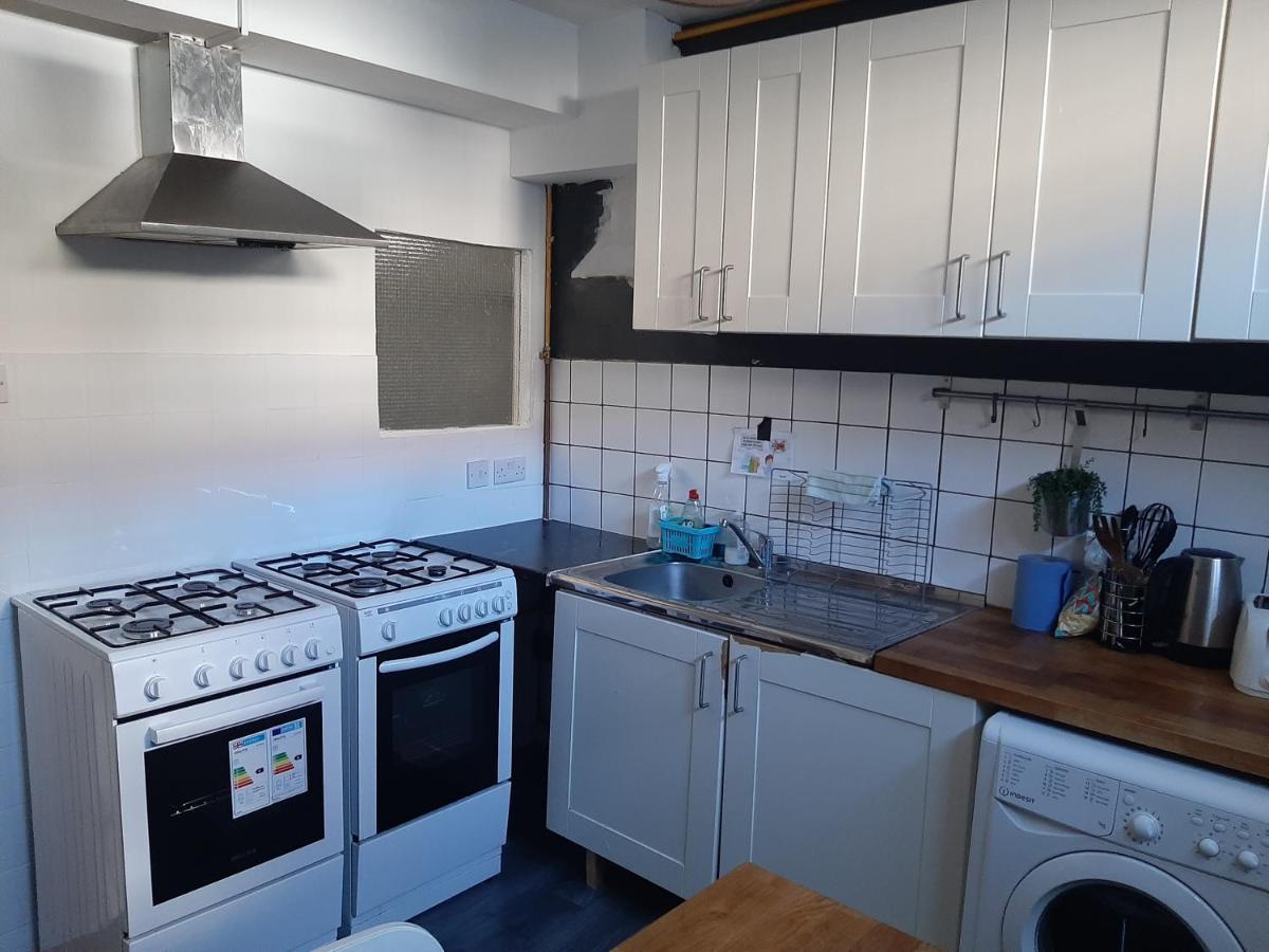 Single Bedrooms With Wifi And Underbed 10 Londra Esterno foto
