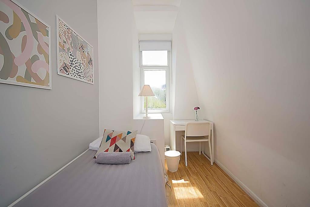 Single Bedrooms With Wifi And Underbed 10 Londra Esterno foto
